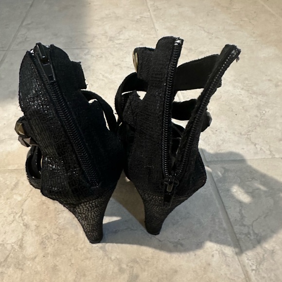 Spring black strap shoes size 37 - Picture 4 of 7